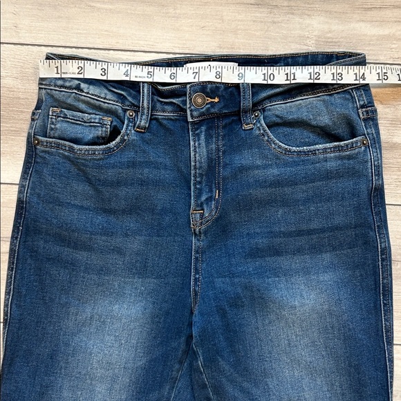 Mica Denim Mdp -F388DK High Rise Crop Flare W/ Uneven Hem jeans size 28 - Picture 4 of 9